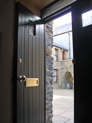 Kingston Apartment 1 - courtyard