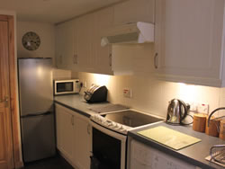 Kingston Apartment 1 - kitchen