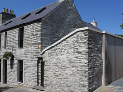 Kingston lodge - exterior of the self catering house in Orkney
